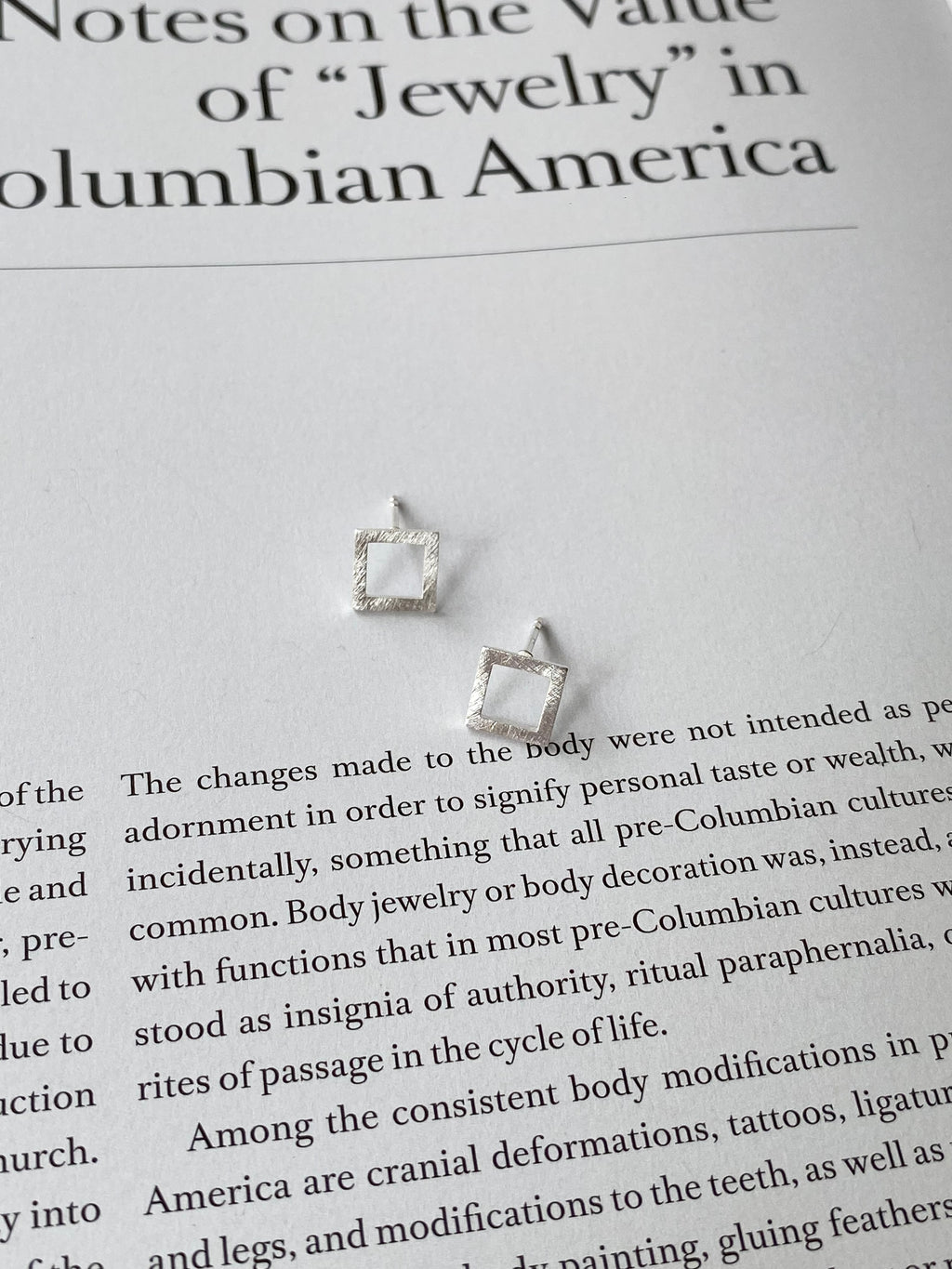 Hollow Square Stud Earrings (2 colors)