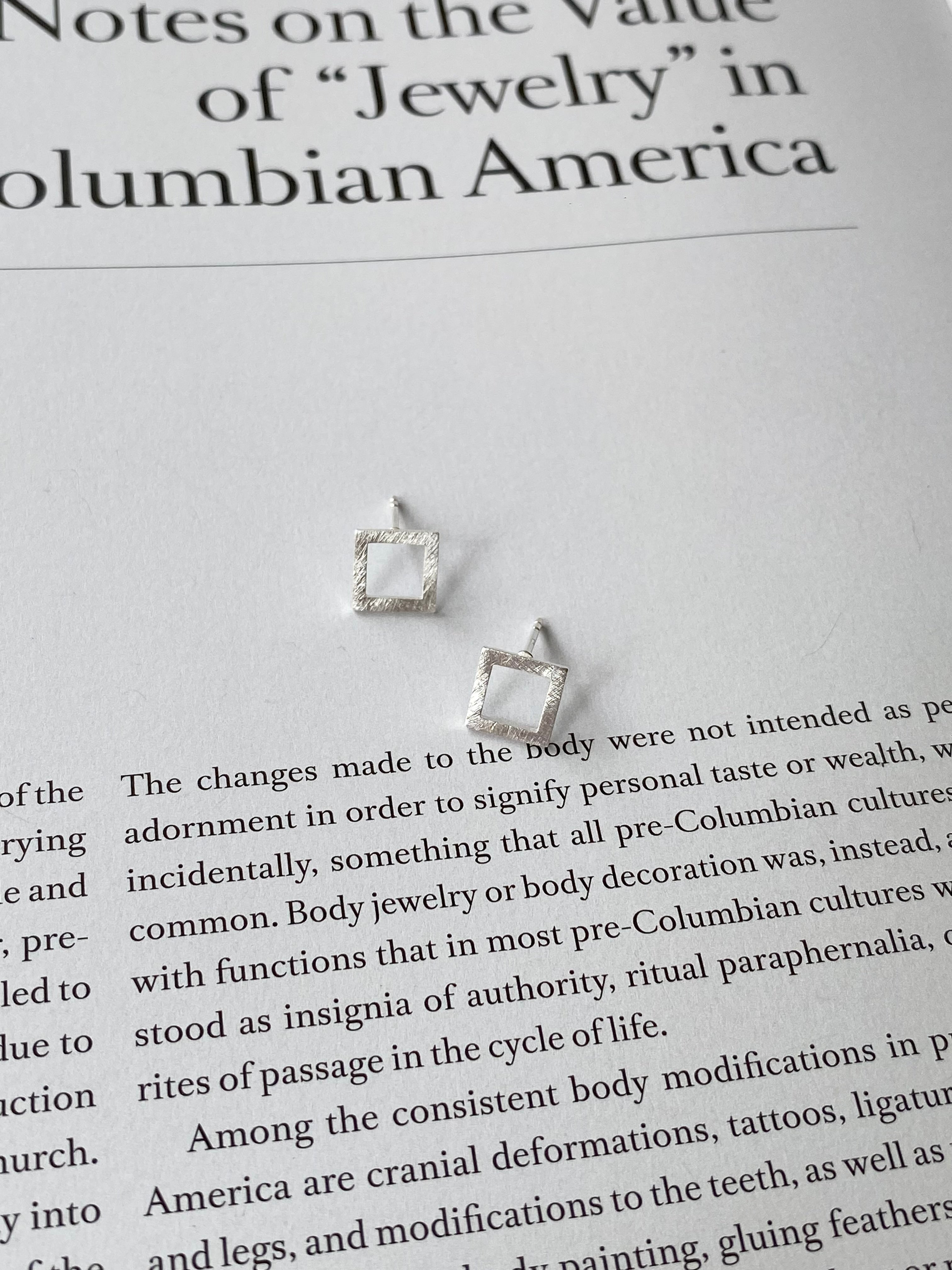 Hollow Square Stud Earrings (2 colors)