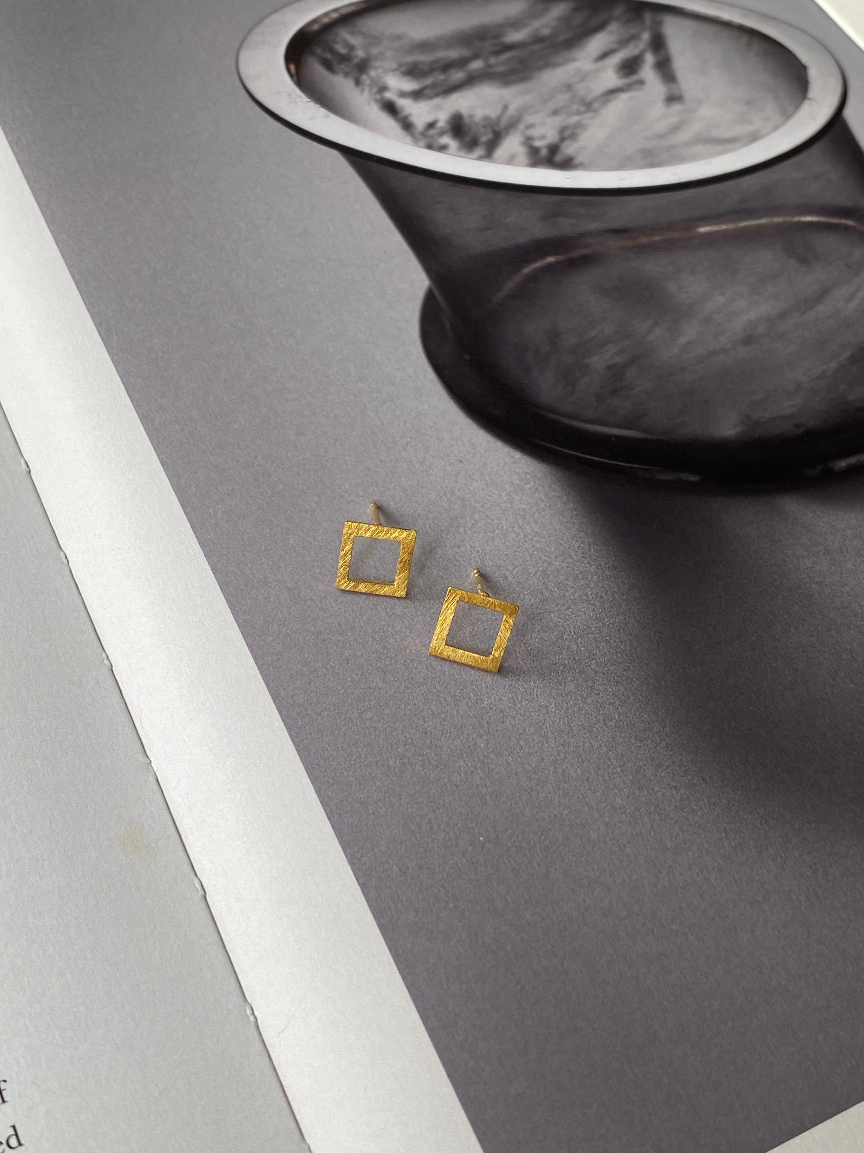 Hollow Square Stud Earrings (2 colors)