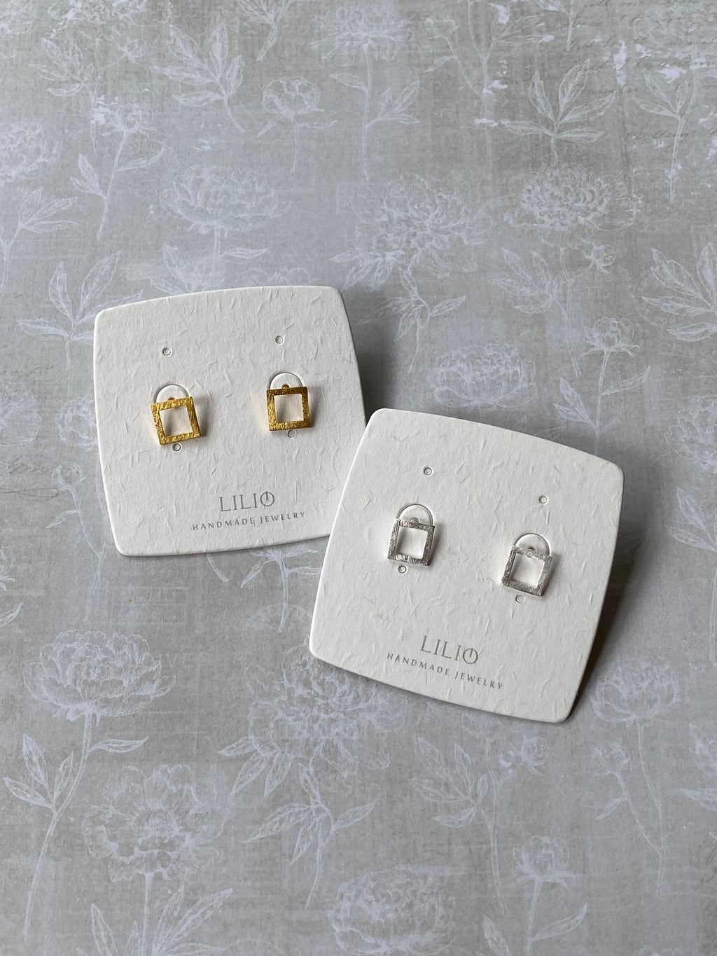 Hollow Square Stud Earrings (2 colors)