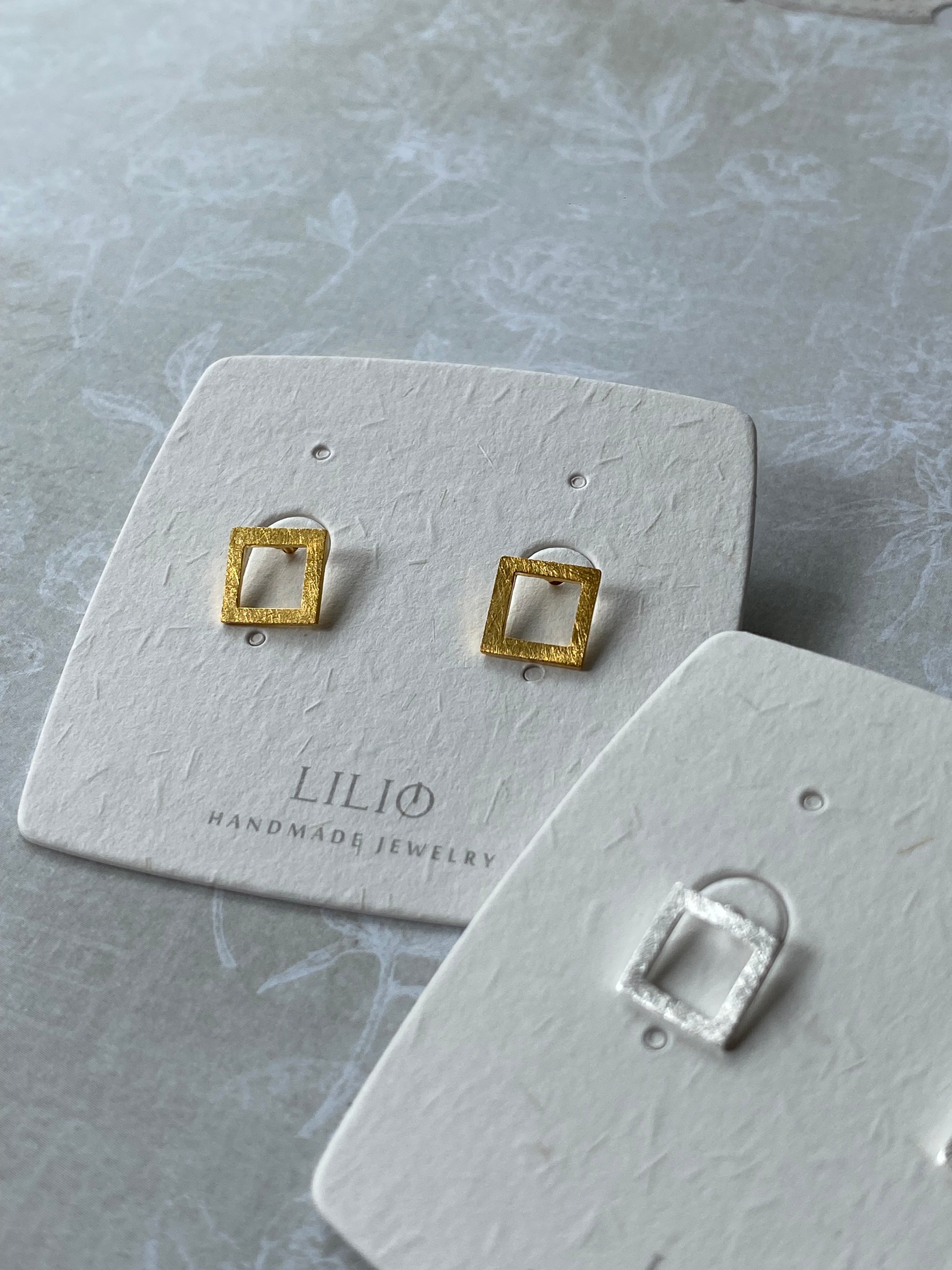 Hollow Square Stud Earrings (2 colors)