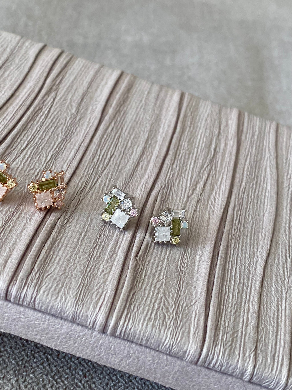 AUR95F12 (2 colours)