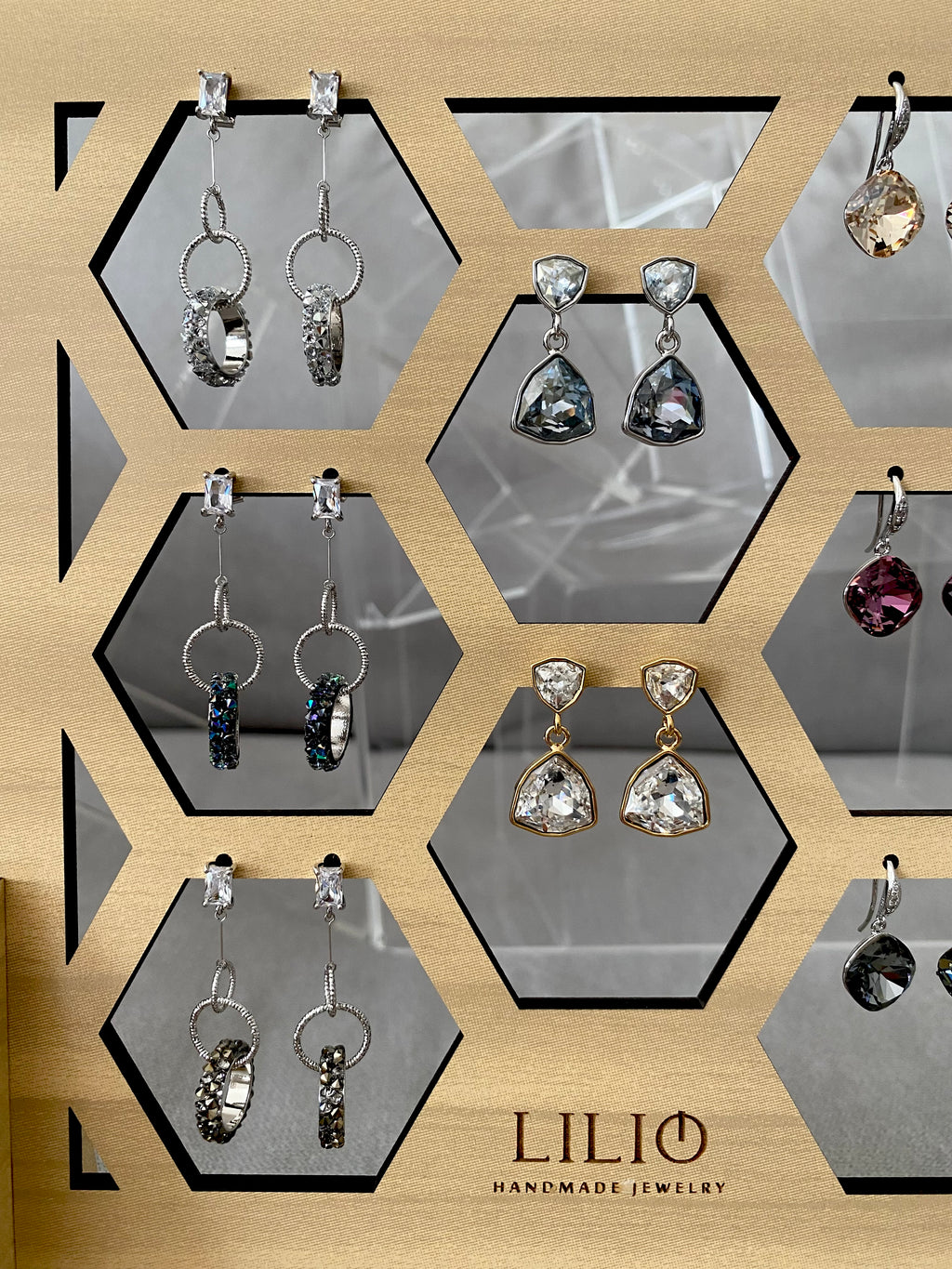 Display 25