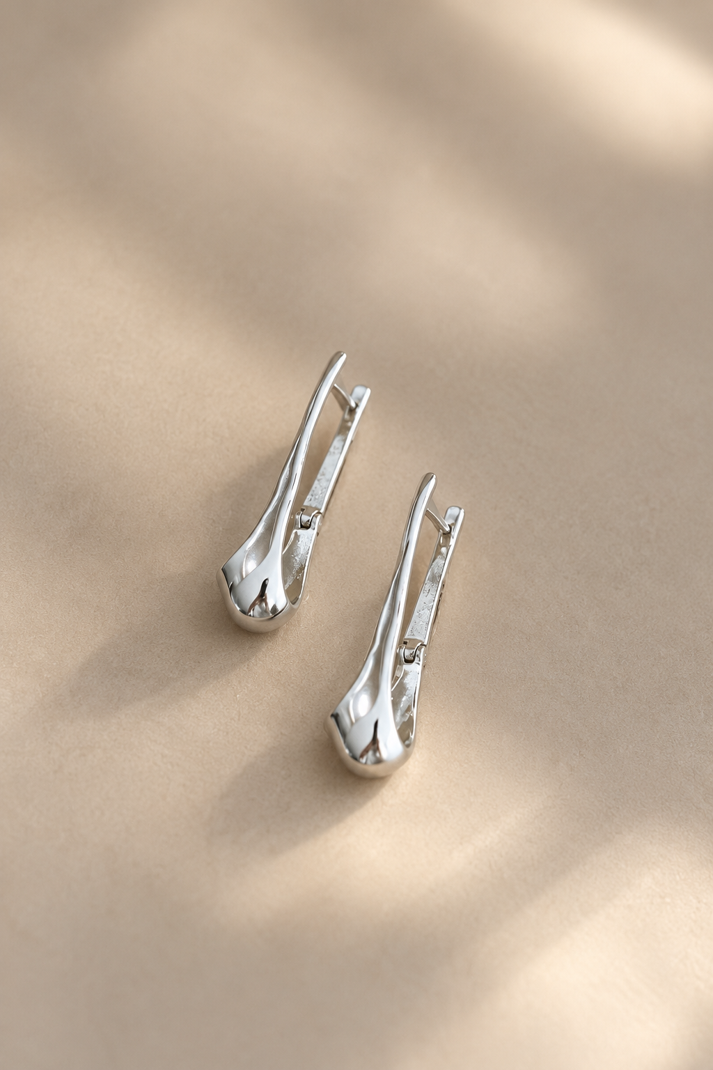 Fluid Drop Earrings (2 colors) - LIV294