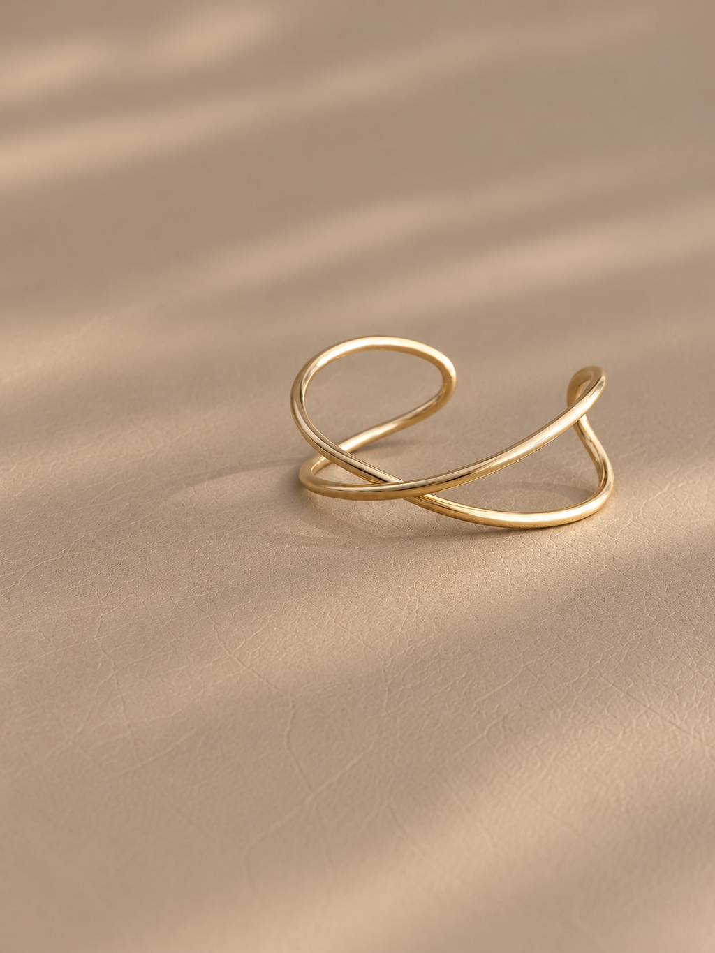 Sculptural Cross Cuff Bangle (2 colors) - LIV317