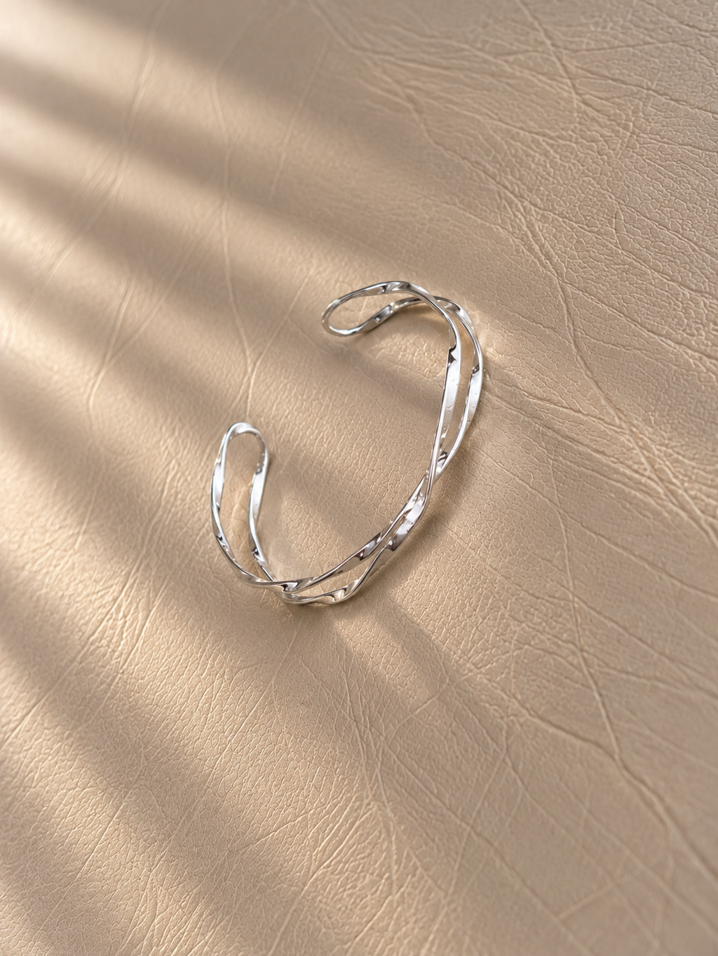 Intertwined Cuff Bangle (2 colors) - LIV321