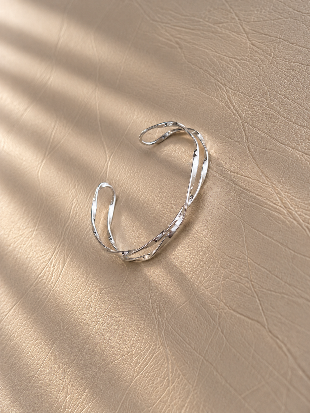 Intertwined Cuff Bangle (2 colors) - LIV321