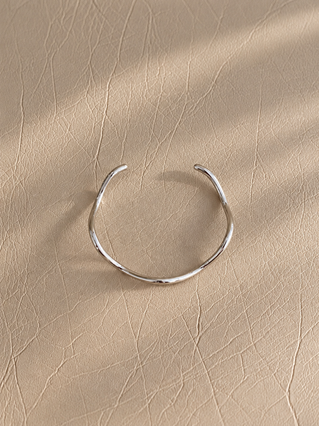 Wave Cuff Bangle (2 colors) - LIV323