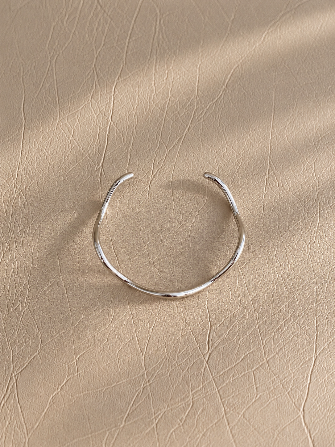 Wave Cuff Bangle (2 colors) - LIV323