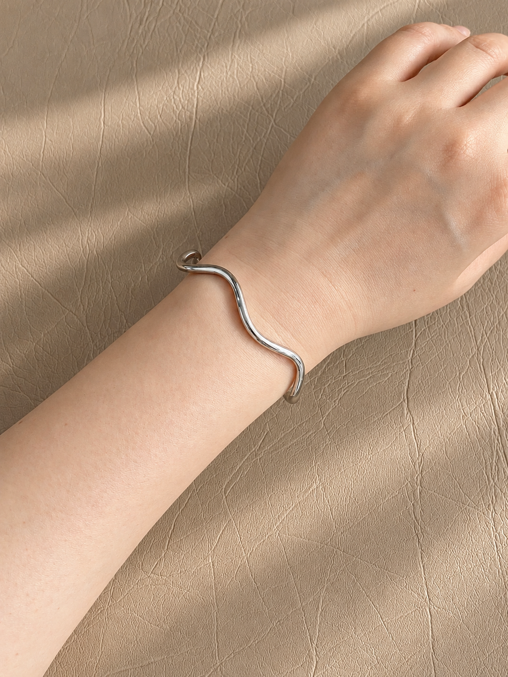 Wave Cuff Bangle (2 colors) - LIV323