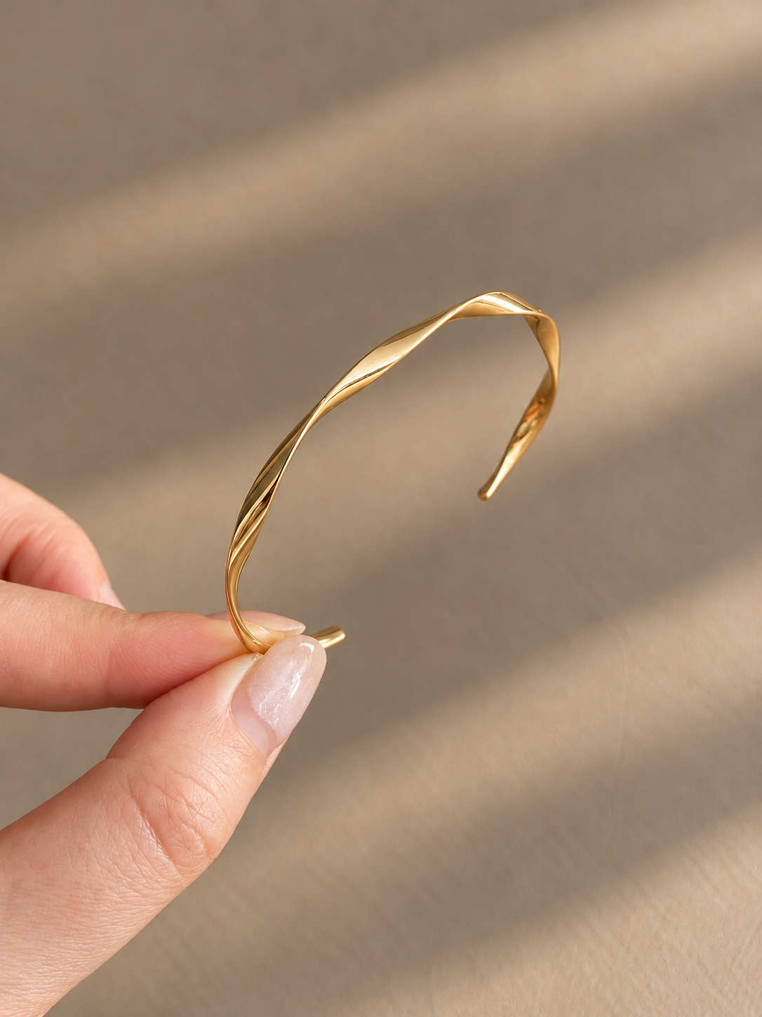Twist Cuff Bangle (2 colors) - LIV325