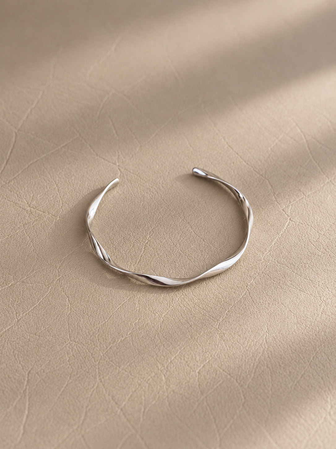 Twist Cuff Bangle (2 colors) - LIV325
