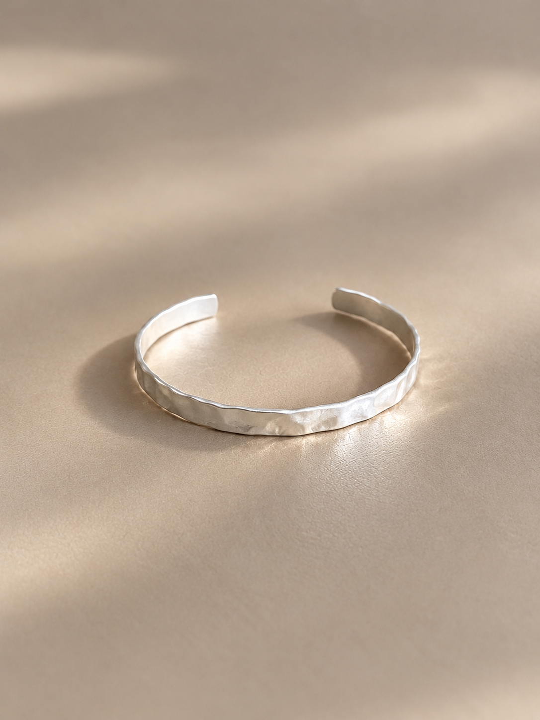 Hammered Cuff Bangle (2 colors) - LIV326