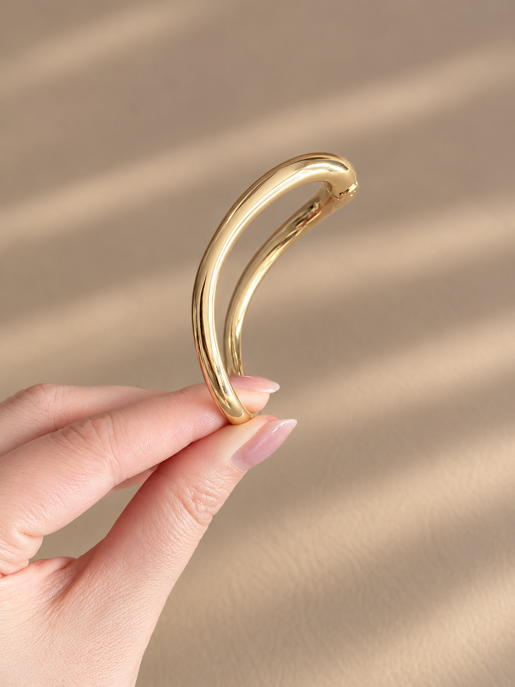 Wave Hinged Bangle - LIV327