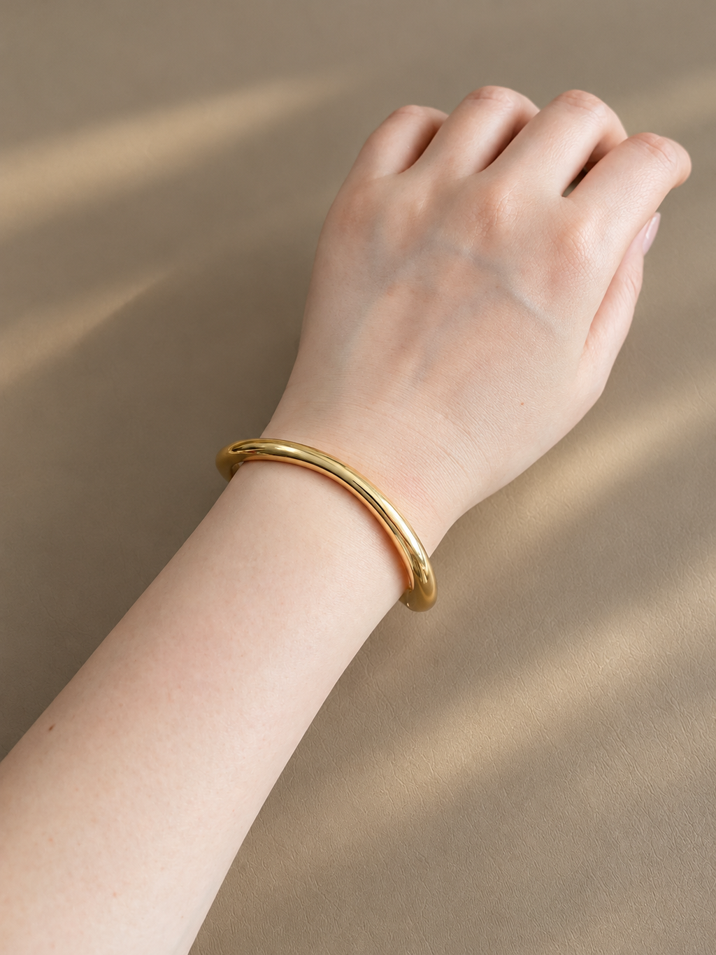 Wave Hinged Bangle - LIV327