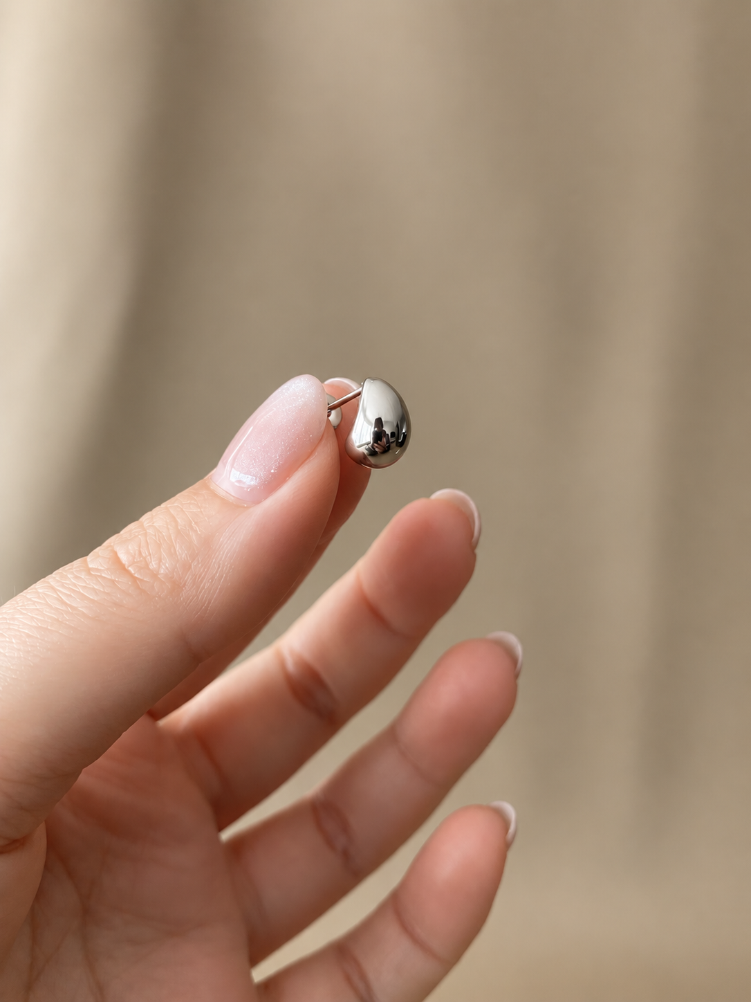 Sculpted Teardrop Stud Earrings - SOR16