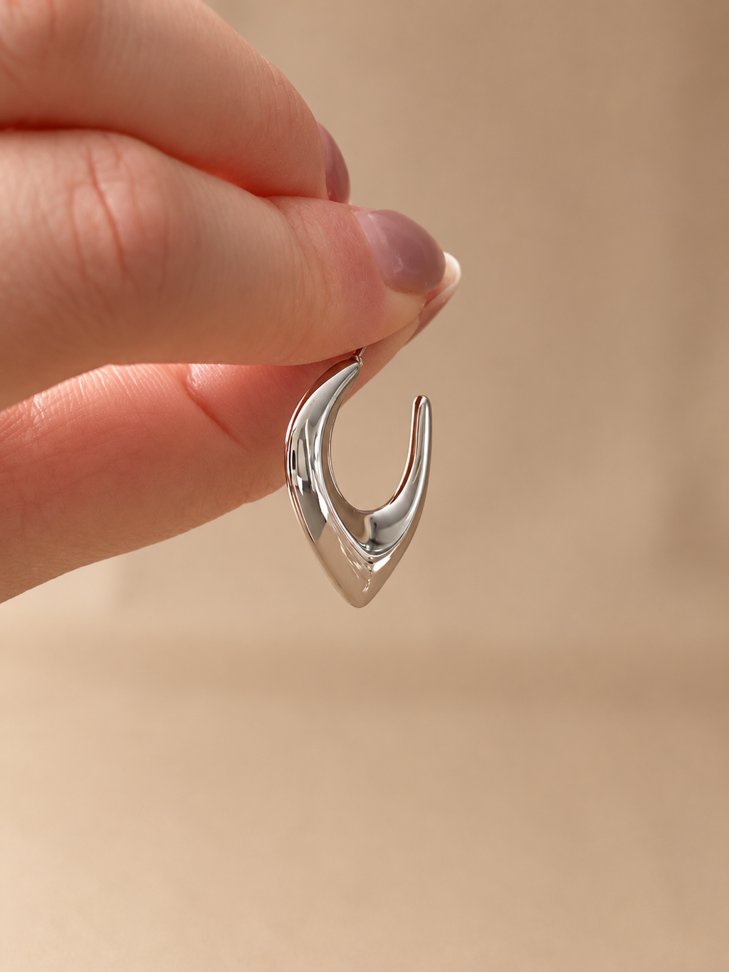 Sculpted Point Hoop Earrings - SOR28