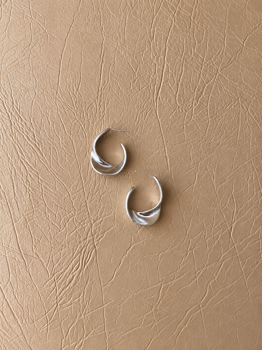 Sculpted Crescent Hoop Earrings - SOR30