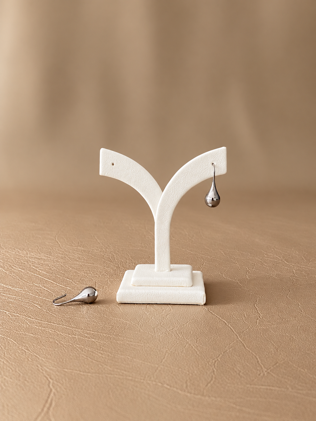 Sculpted Teardrop Earrings - SOR32