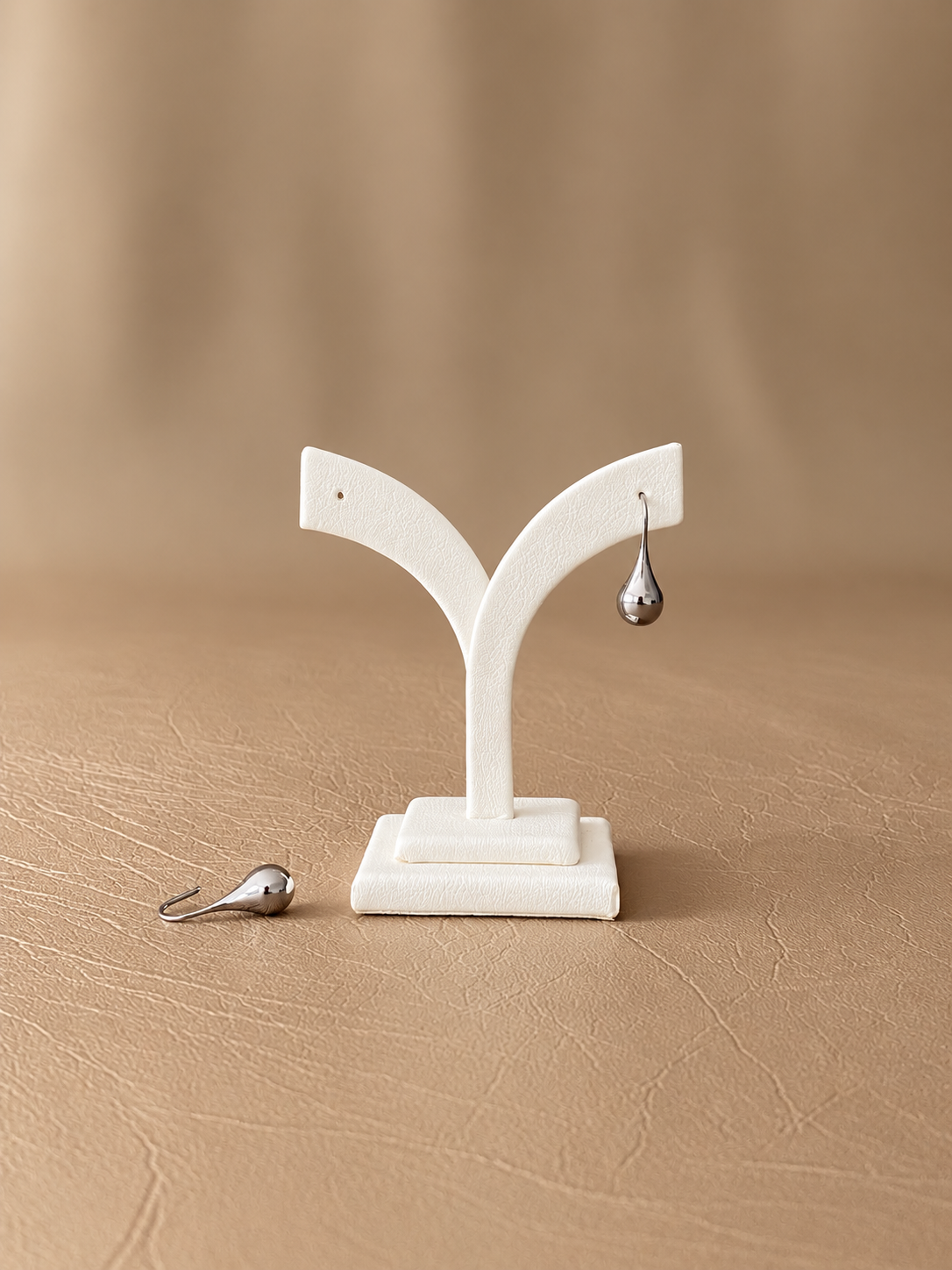 Sculpted Teardrop Earrings - SOR32