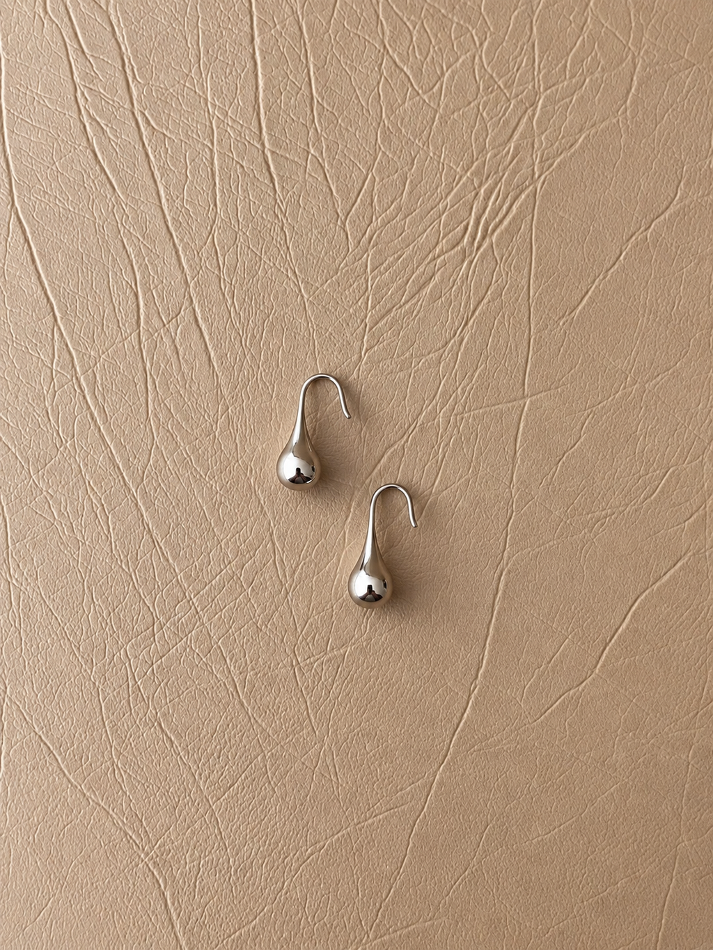 Sculpted Teardrop Earrings - SOR32