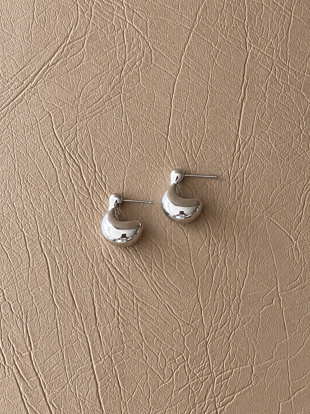 Sculpted Teardrop Earrings - SOR34