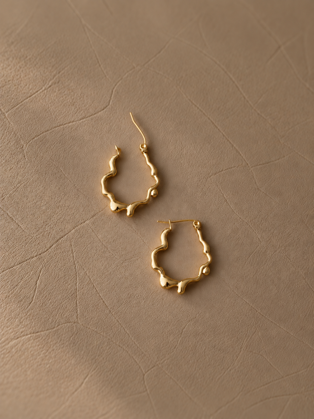 Sculpted Wave Hoops (2 colors) - SOR52