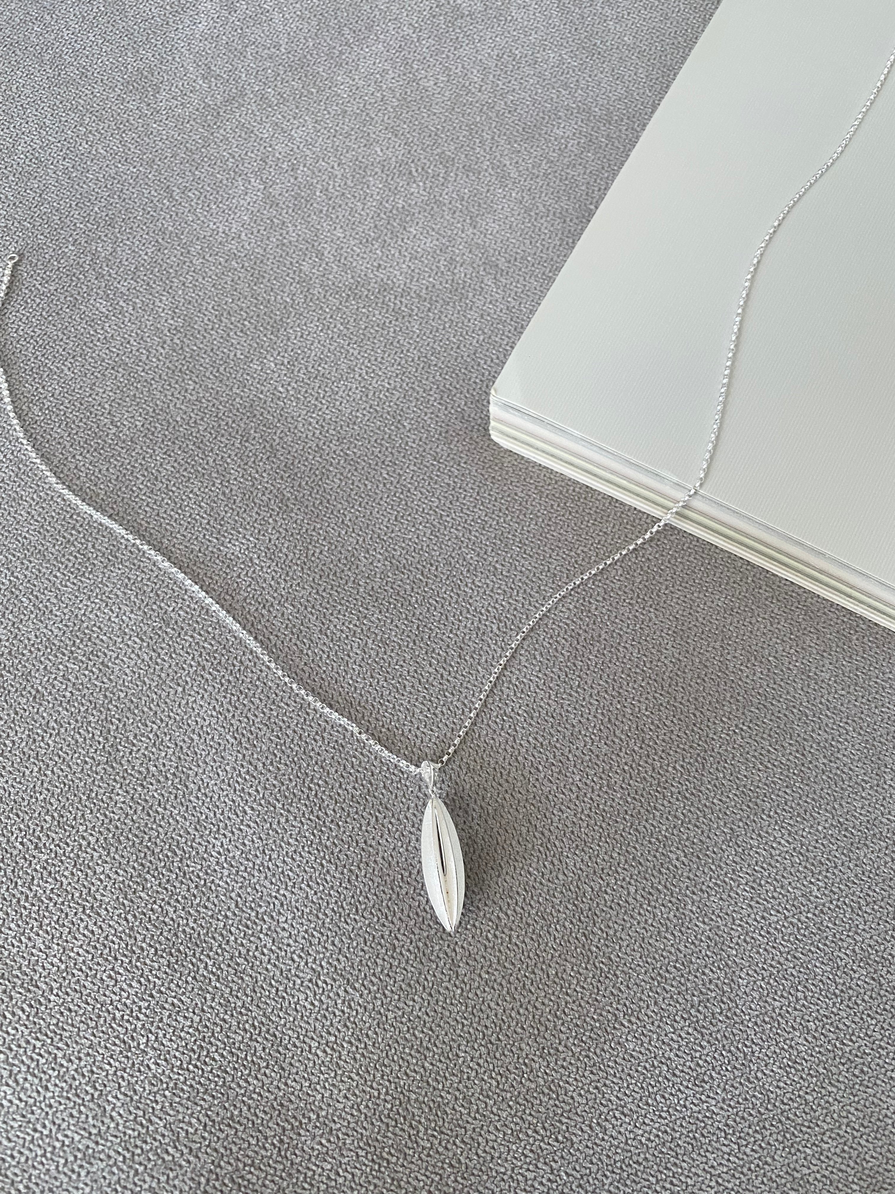 Silver 3D Leaf Pendant Necklace