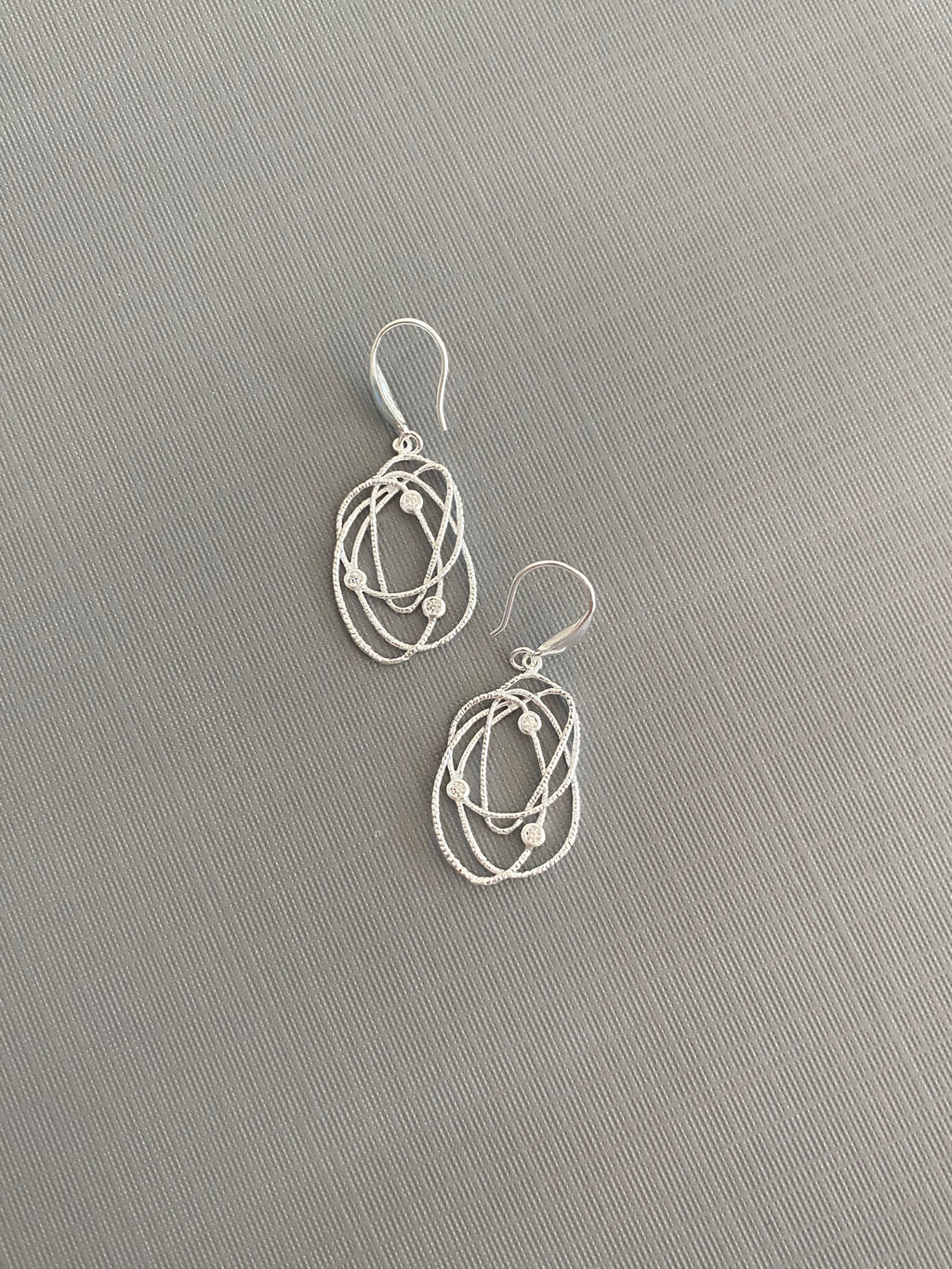Wire Oval Earrings