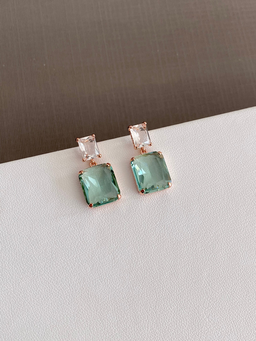 AUR06F22 (2 colours)