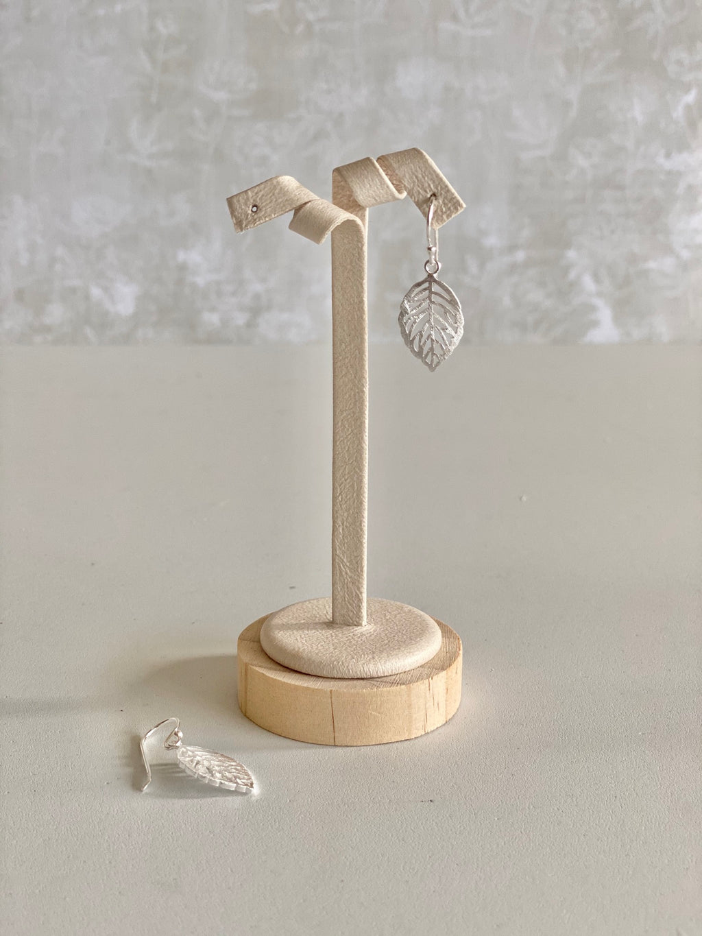 Veined Leaf Shape Earrings