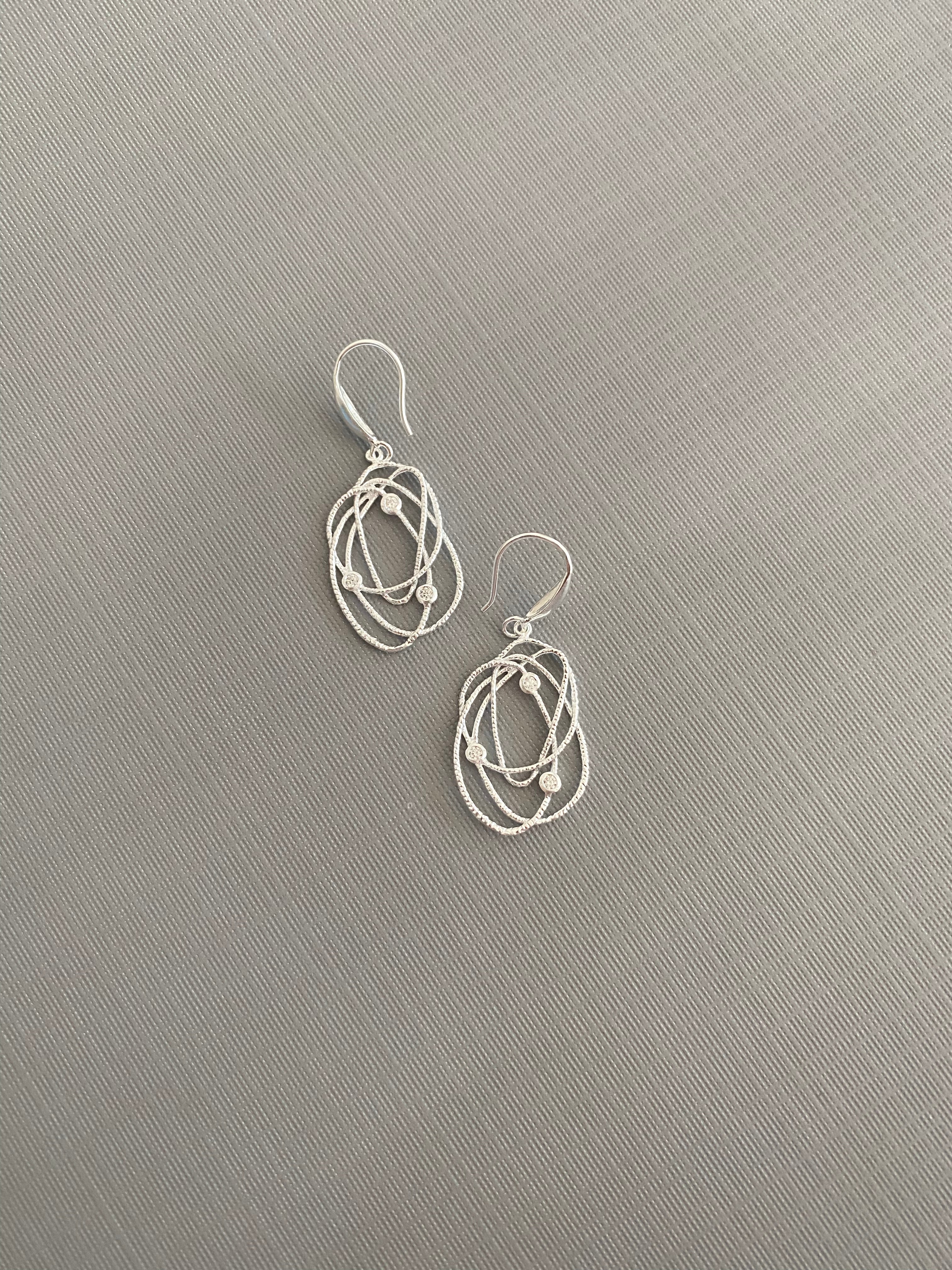 Wire Oval Earrings