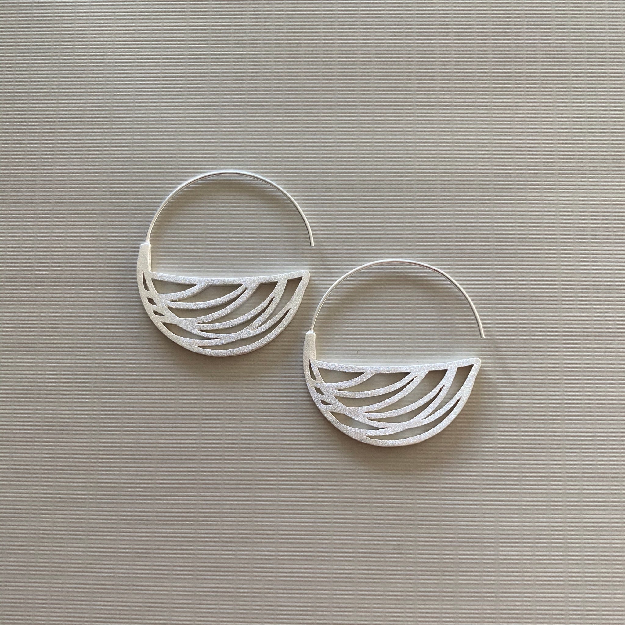 Wave Line Hoops
