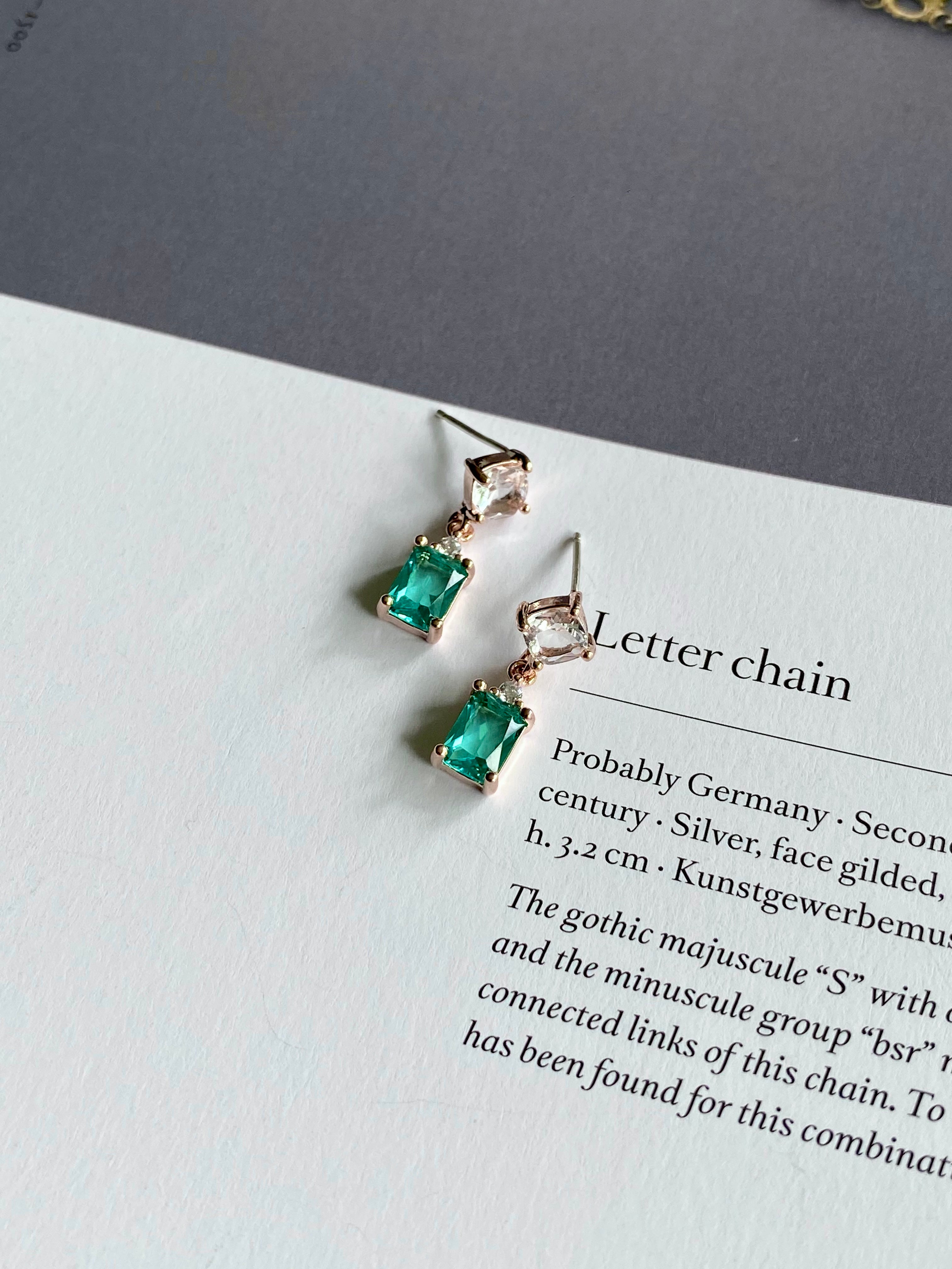 AUR84F13 (2 colours)