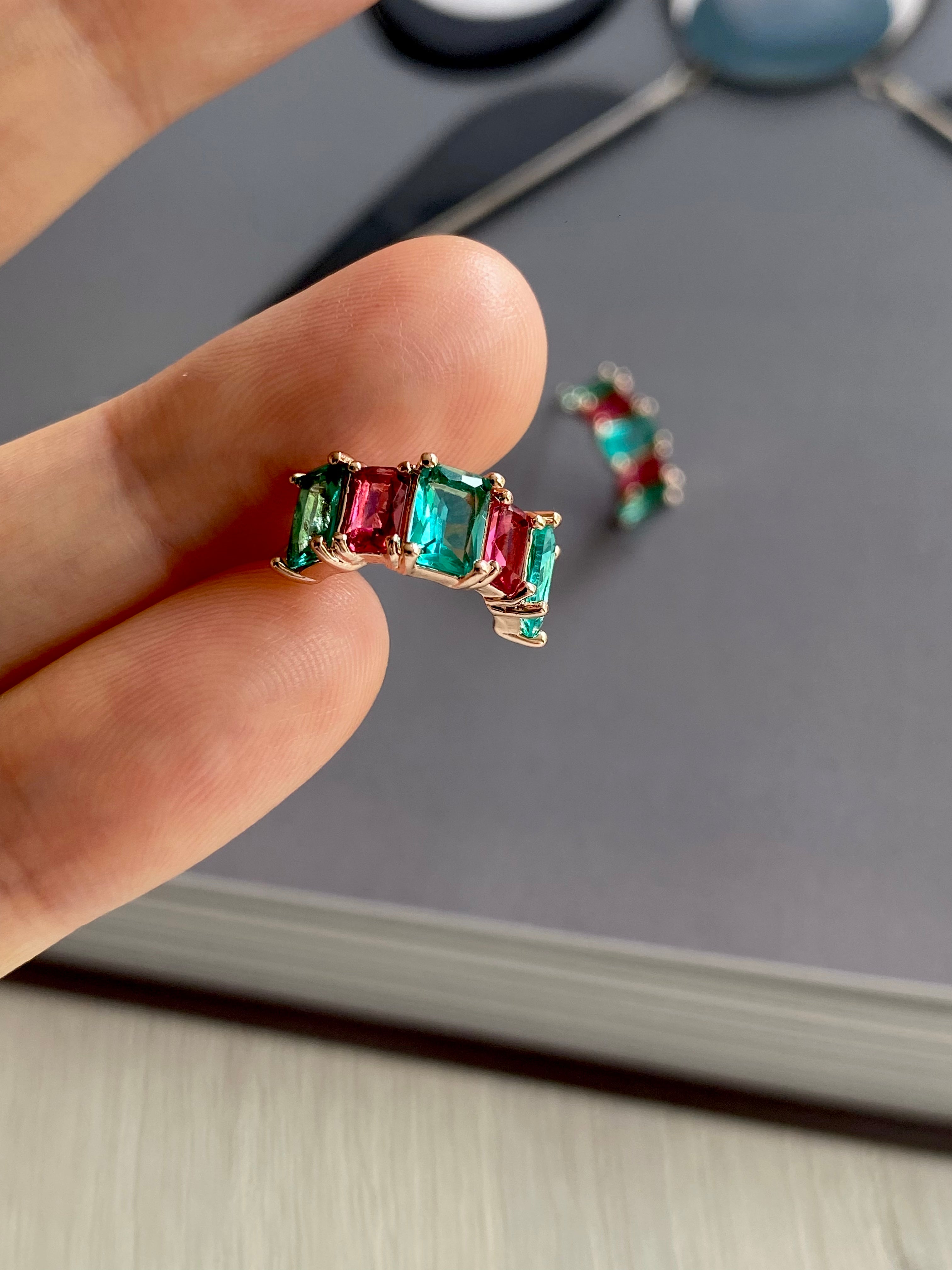 AUR82F13 (2 colours)