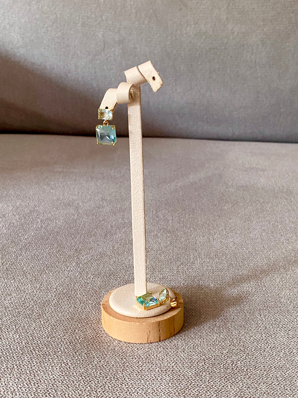 AUR61F15 (2 colours)