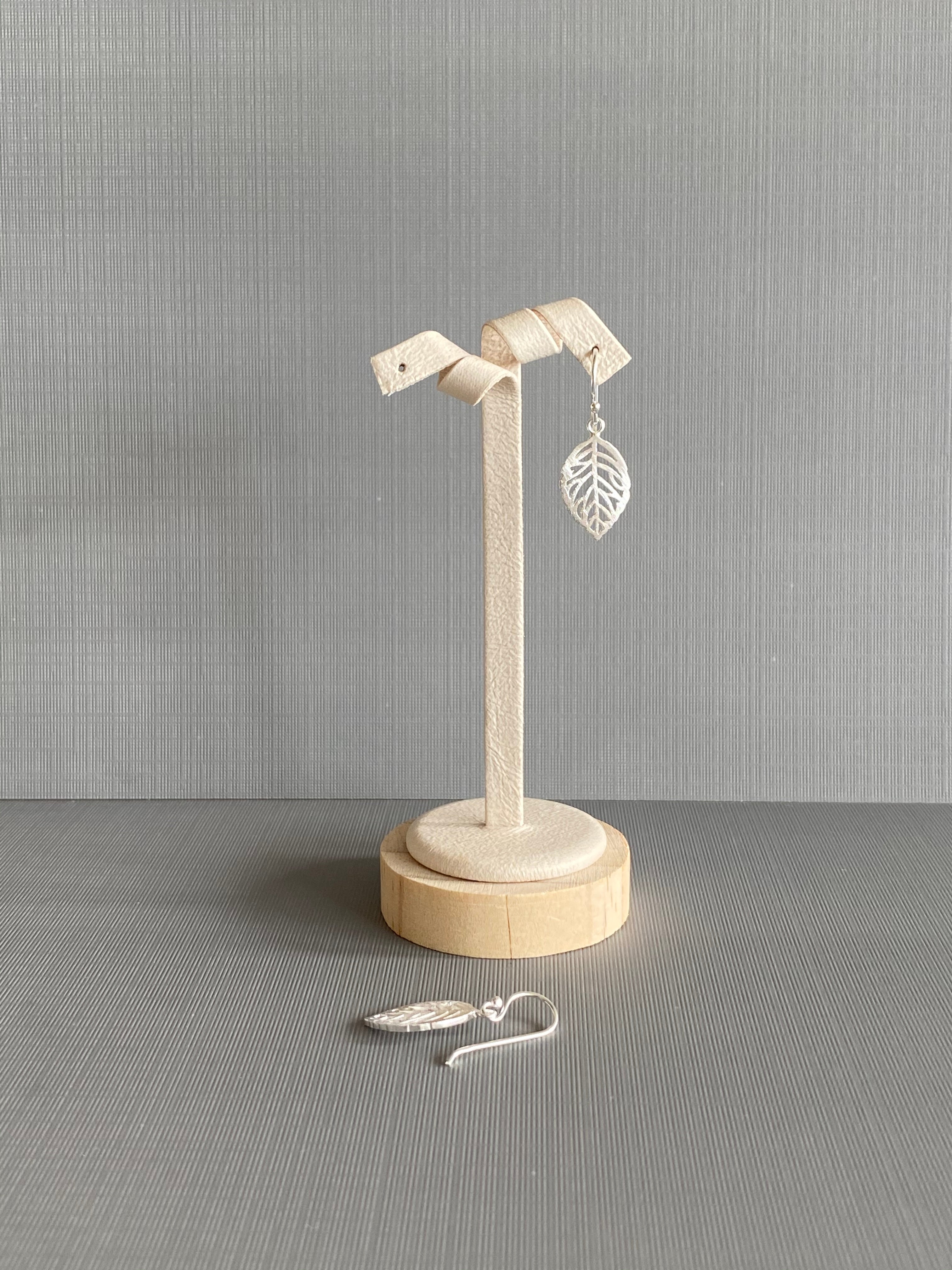 Veined Leaf Shape Earrings