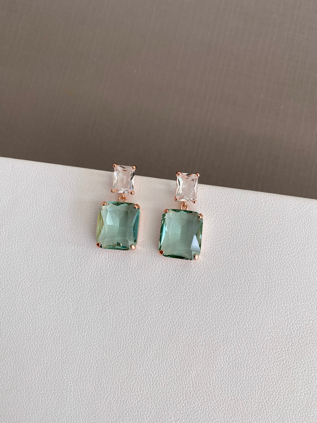 AUR06F22 (2 colours)