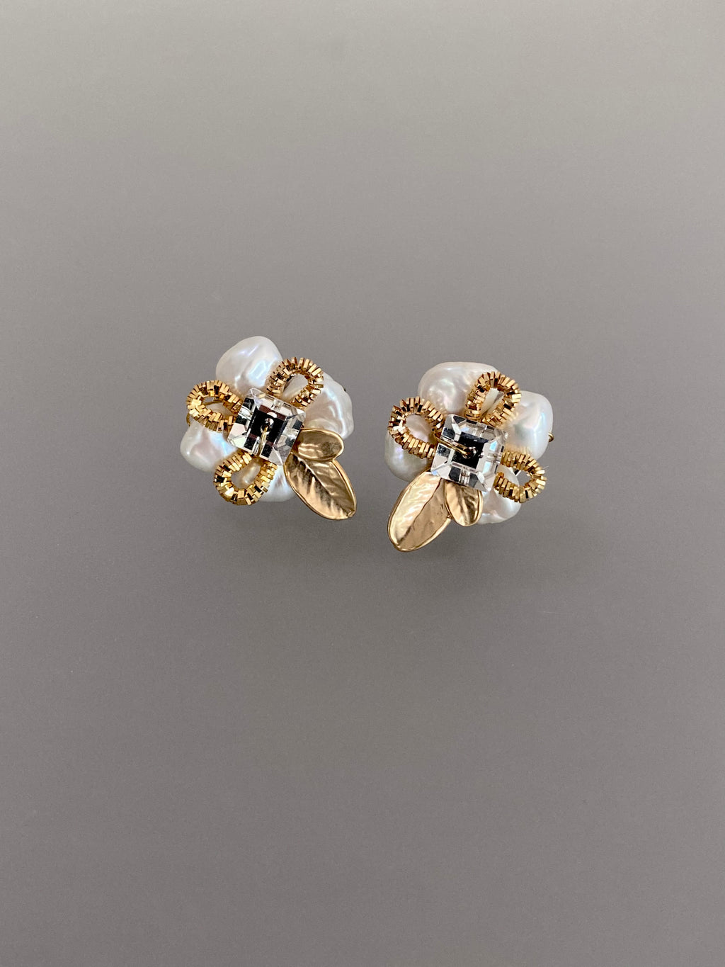 Pearl Loop Flower Stud Earrings (2 colours)