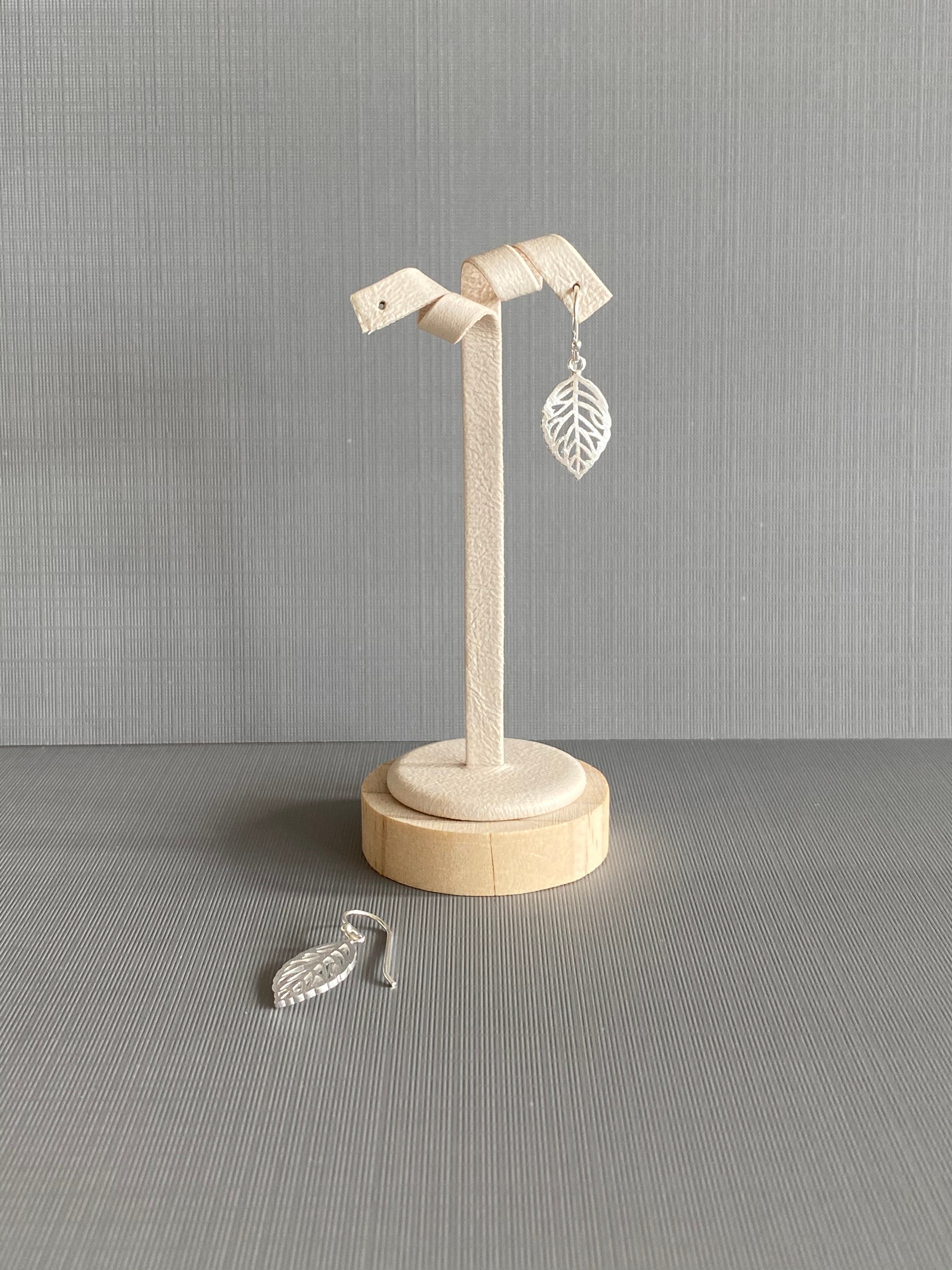 Veined Leaf Shape Earrings